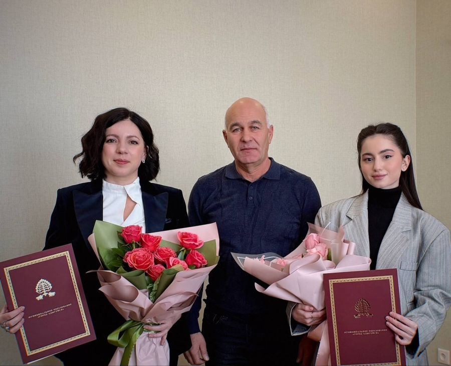 В Адыгейске вручили благодарности администрации сотрудникам газеты "Единство"